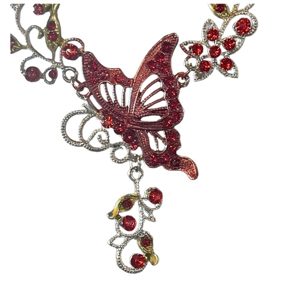 🎁 Red Crystal Butterfly Necklace Earring Set - Picture 10 of 12